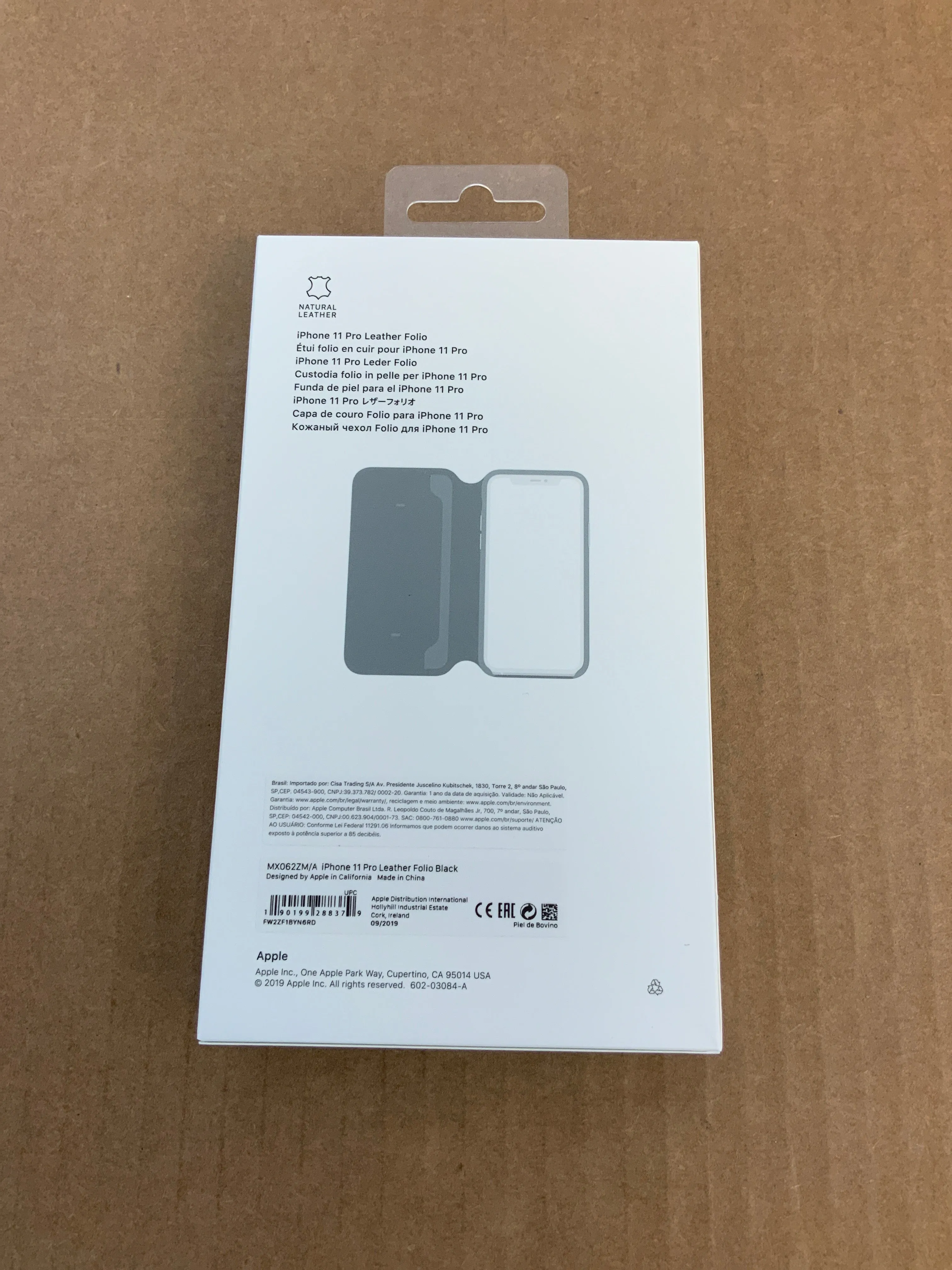 ♥ New, Factory Sealed - Apple iPhone 11 Pro Leather Folio Case Black MX062ZM/A
