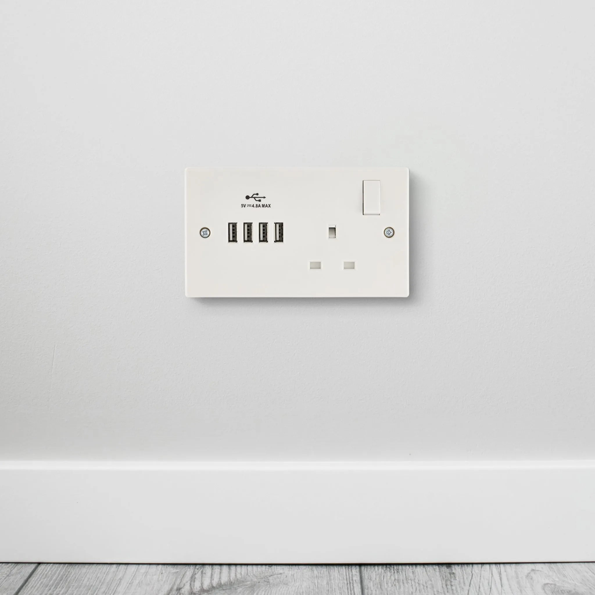 Daewoo Single Socket With 4 USB Ports
