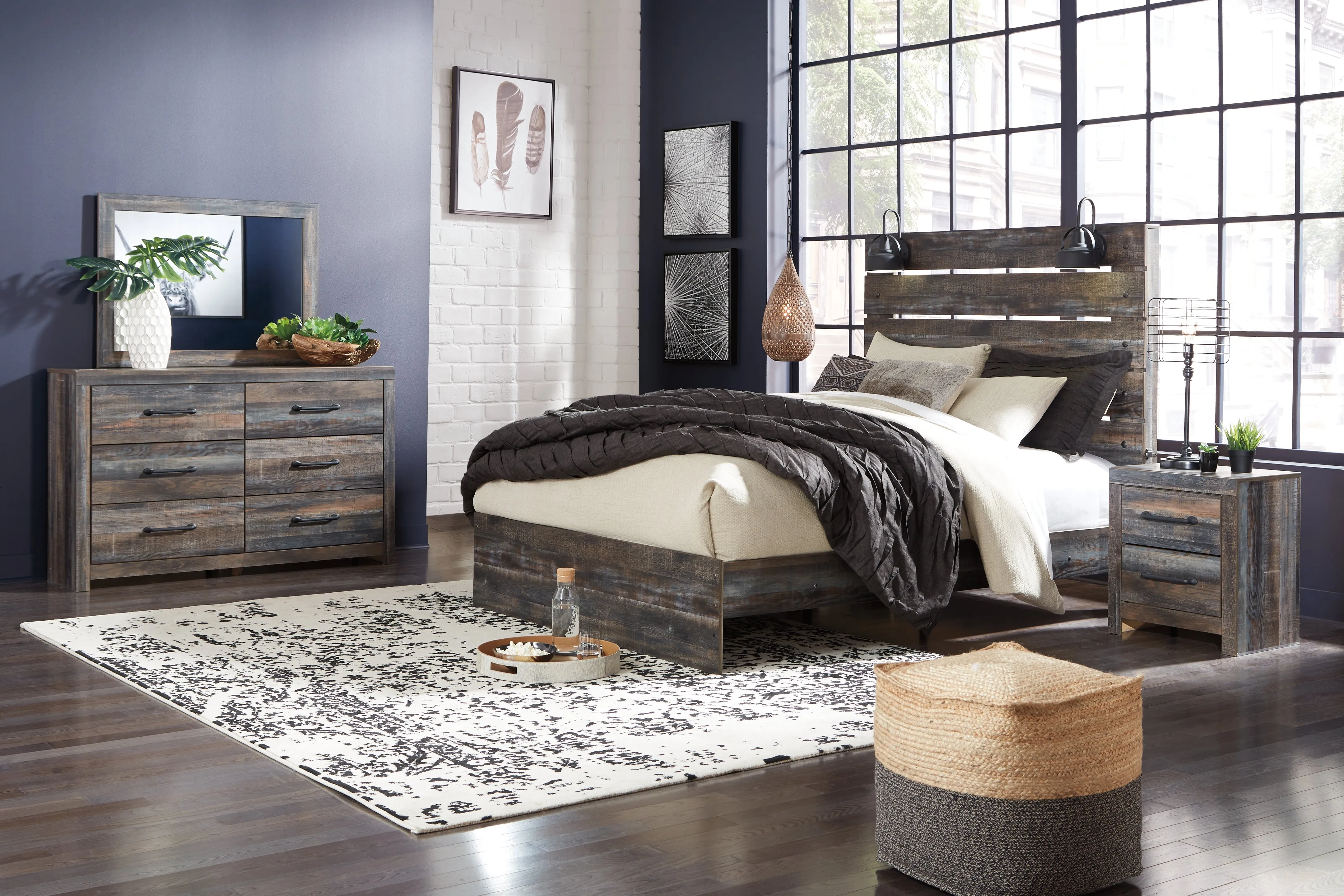 Drystan Queen Panel Bed with Mirrored Dresser and 2 Nightstands in Multi