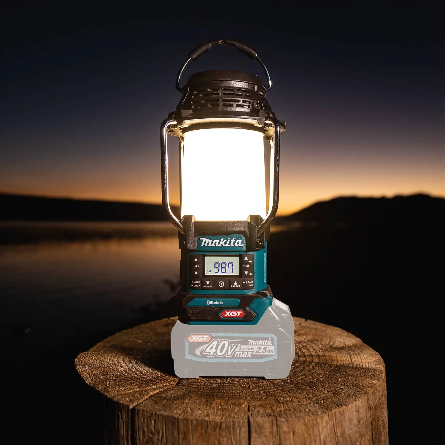 Makita GRM04 40V max XGT Cordless Lantern w/ Radio - Bare Tool