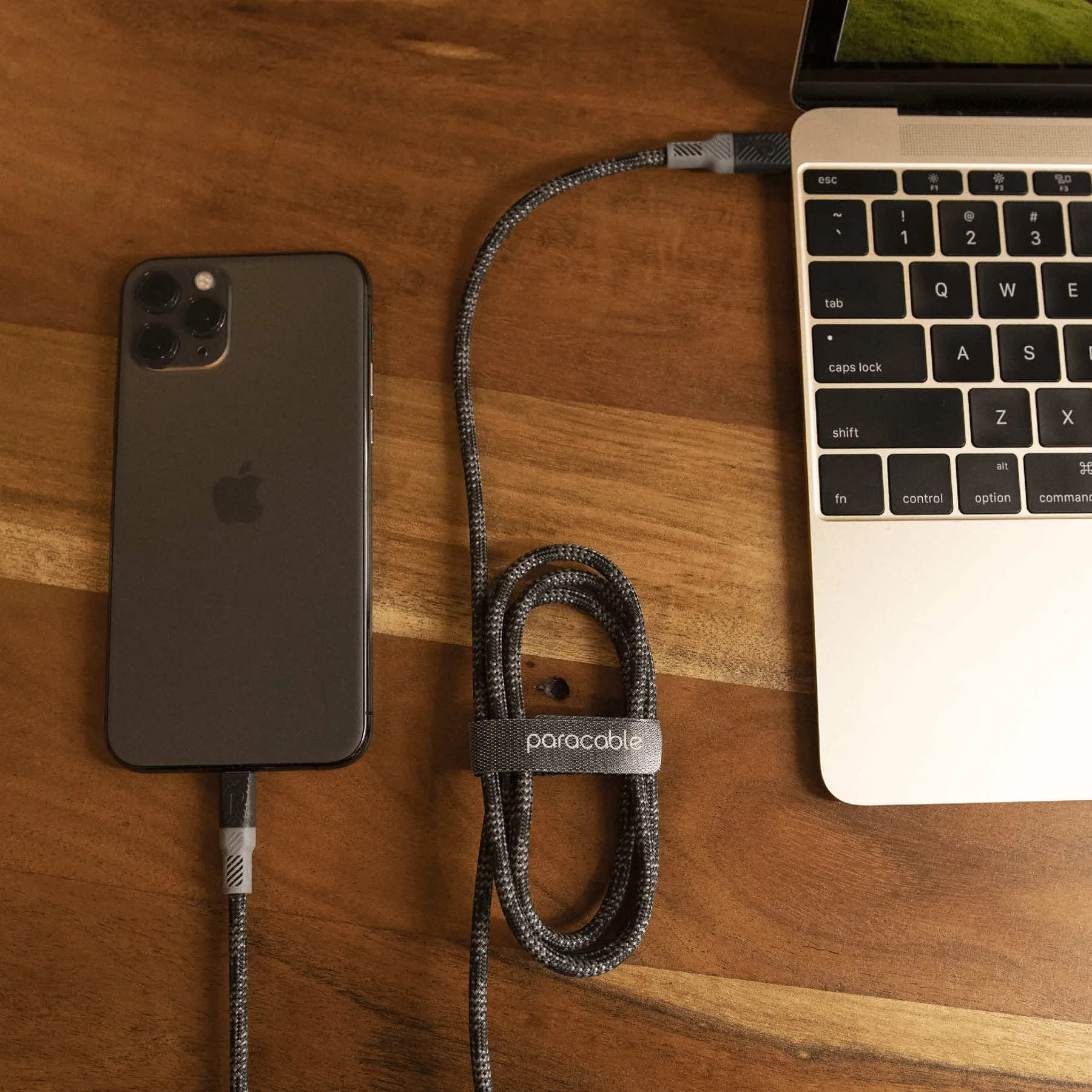 Paraflex™ USB-C to Lightning (Carbon)