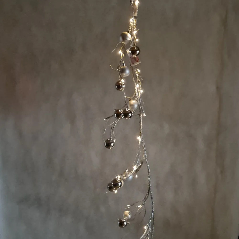 Silver bauble garland